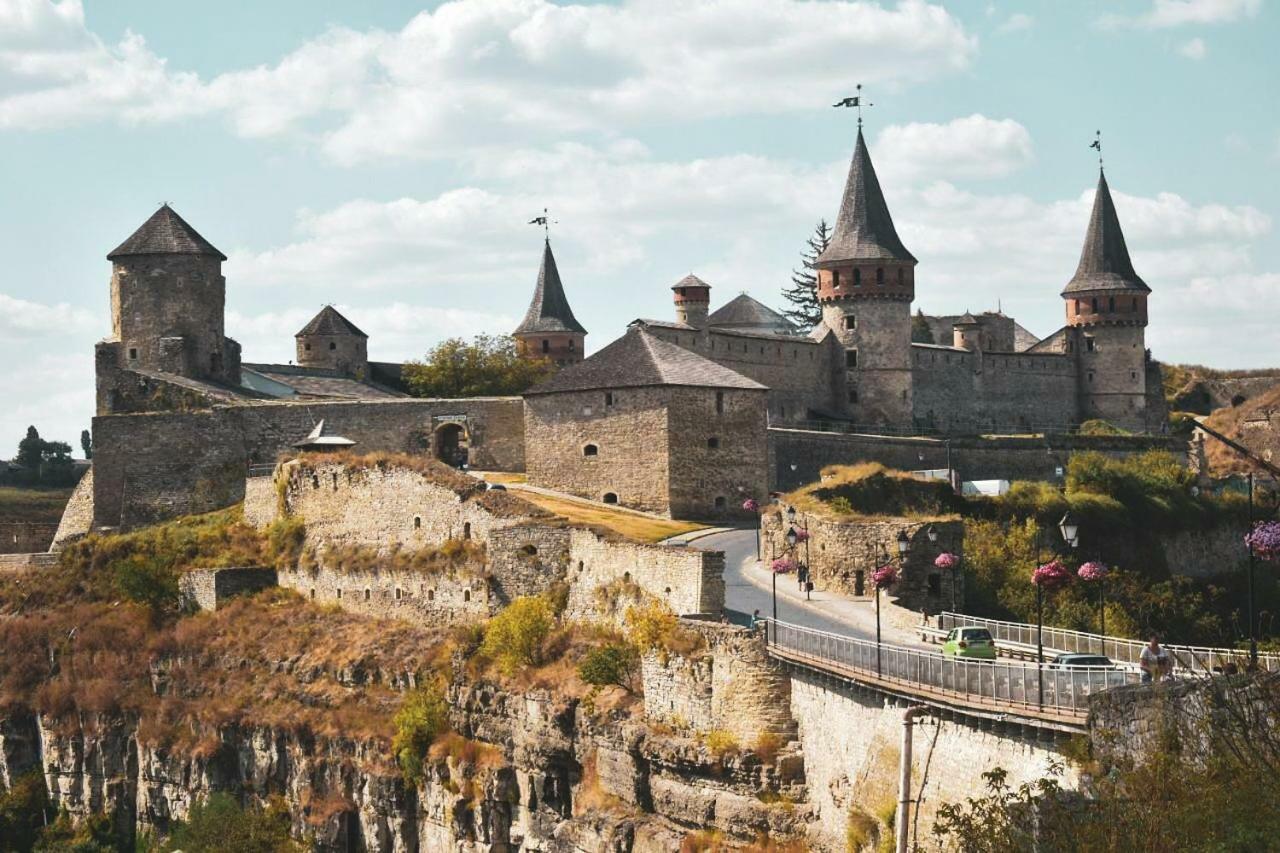 ホテル Nazar Stodolya カームヤネツィ・ポジーリシクィイ エクステリア 写真
